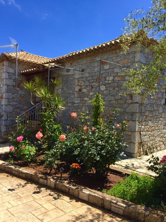 Mouses Apartments-Kardamyli - One-Bedroom House