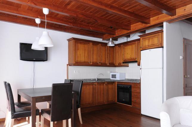 Kuchyň nebo kuchyňský kout v ubytování Apartamentos Rentarán