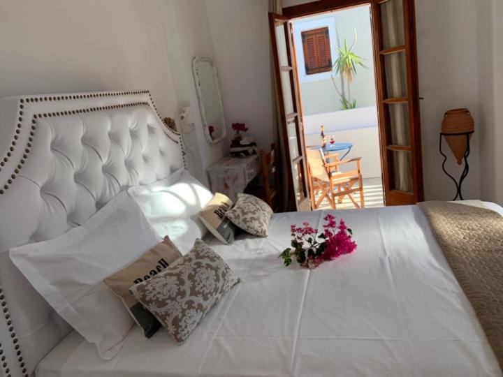 Postel nebo postele na pokoji v ubytování Philoxenia Hotel & Studios