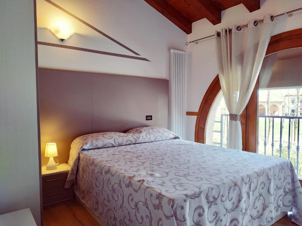a bedroom with a white bed and a window at Agriturismo le Colonie in Preganziol