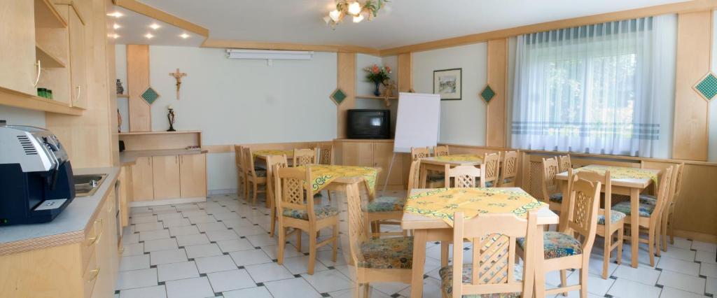 Kuchyň nebo kuchyňský kout v ubytování Restaurant Gästehaus Seiger