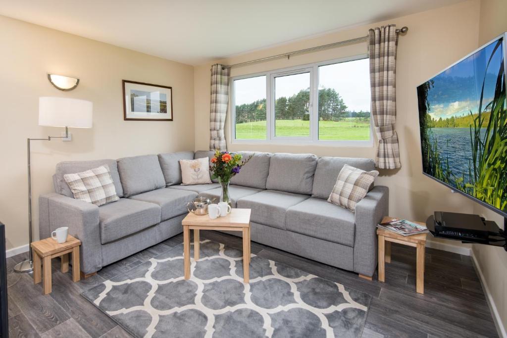 a living room with a couch and a tv at Brown Rigg Lodges in Bellingham