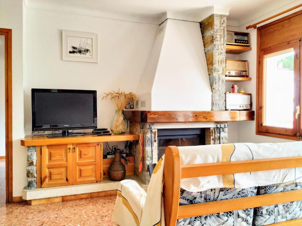 Televízia a/alebo spoločenská miestnosť v ubytovaní VACAY Apartamento Montgo, agradable jardin! en Costa Brava l'Escala!