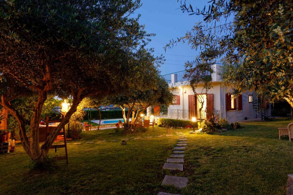 Vonkajšia záhrada v ubytovaní Lily's Cottage