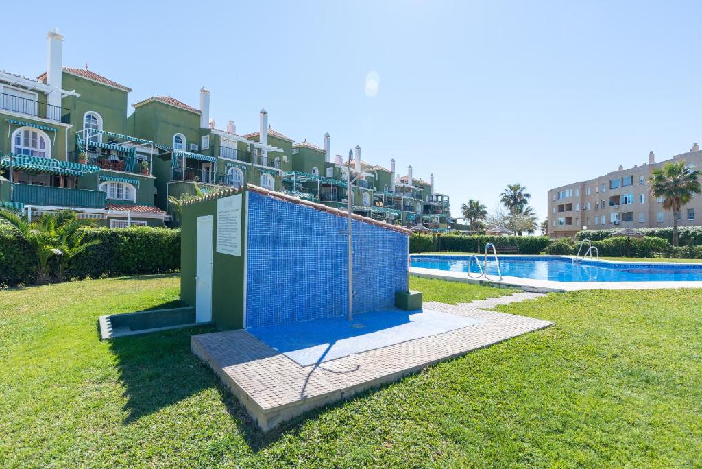 Bazén v ubytovaní Sandy Playa Golf Málaga con Parking alebo v jeho blízkosti