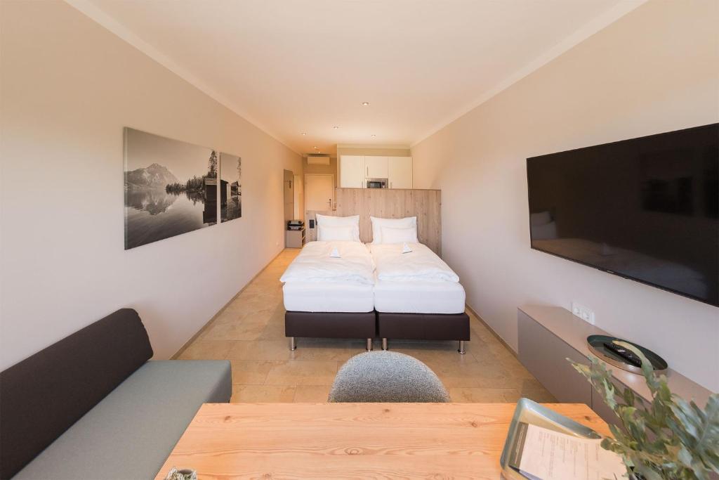 Letto o letti in una camera di TT Aparthotel Neuhofen