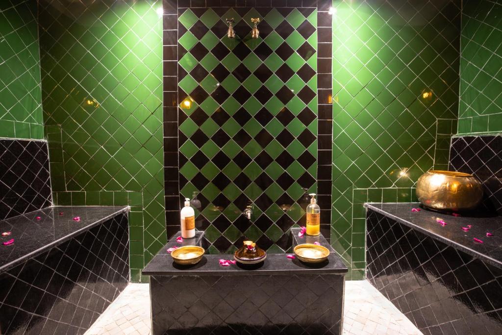 Koupelna v ubytování Riad Ayadina & SPA