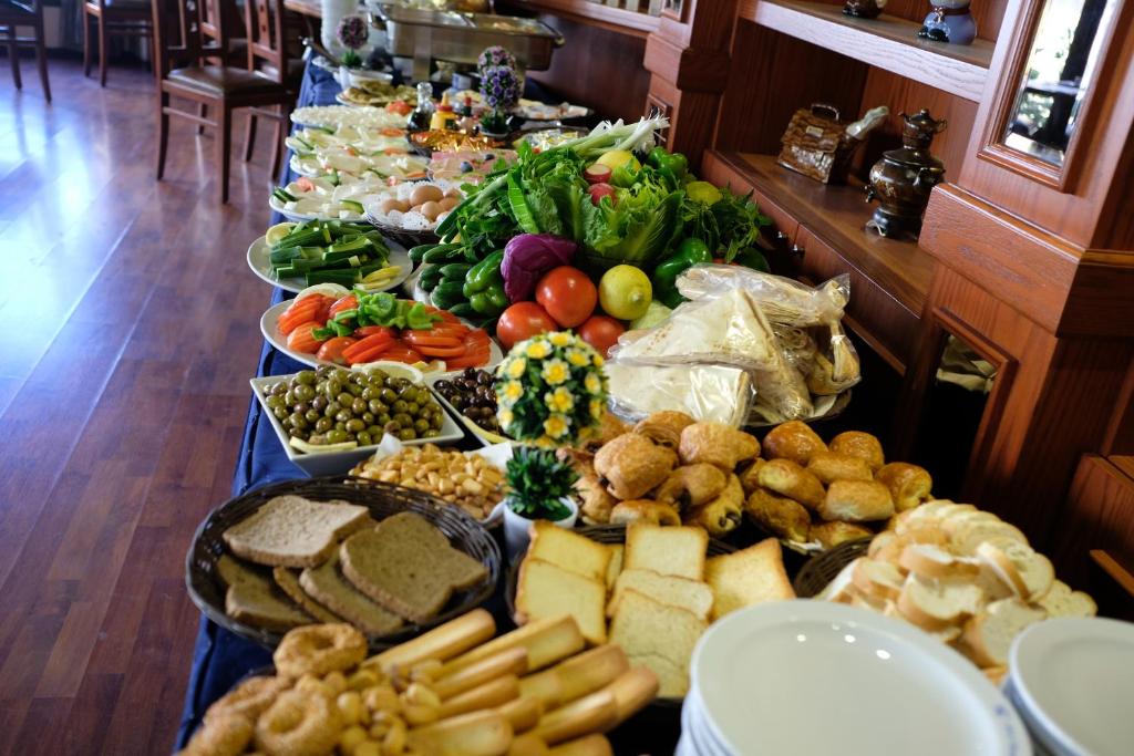Comida en o cerca de este hotel
