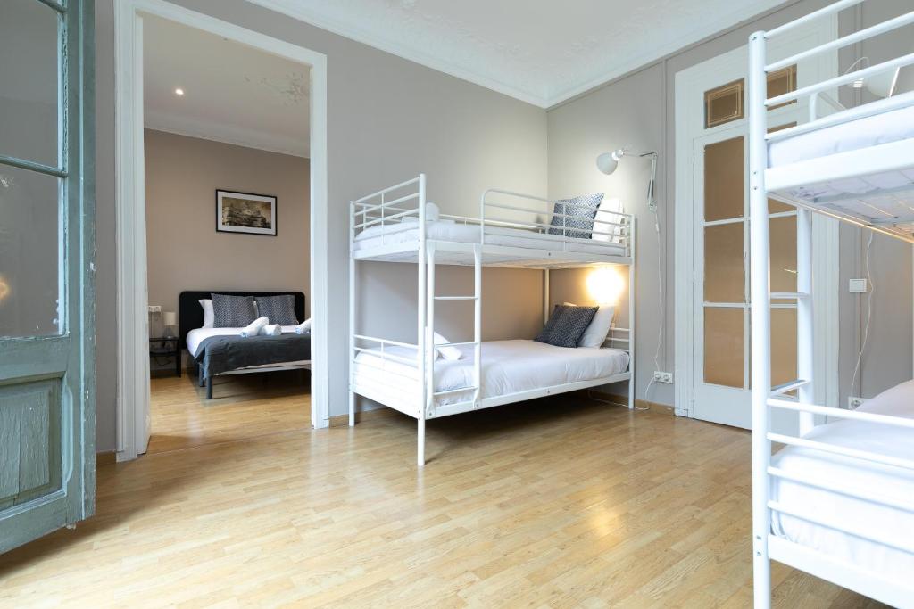 Key Barcelona HOUSING (Carrer Girona), Barcelona ...