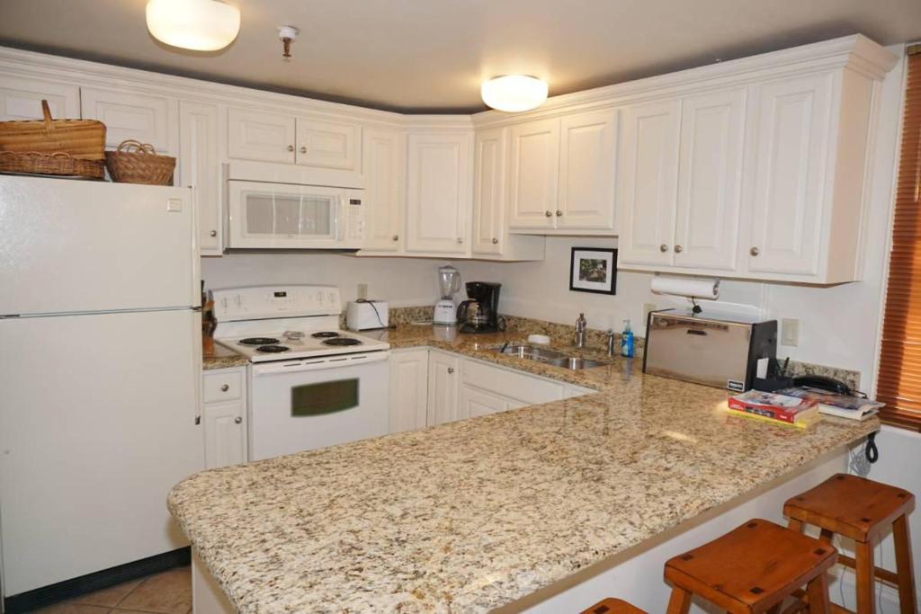 5 Cooper Ave E 305 3040 6863 Condo Aspen Updated 21 Prices 5 Cooper Ave E 305 3040 6863 Condo Aspen Updated 21 Prices