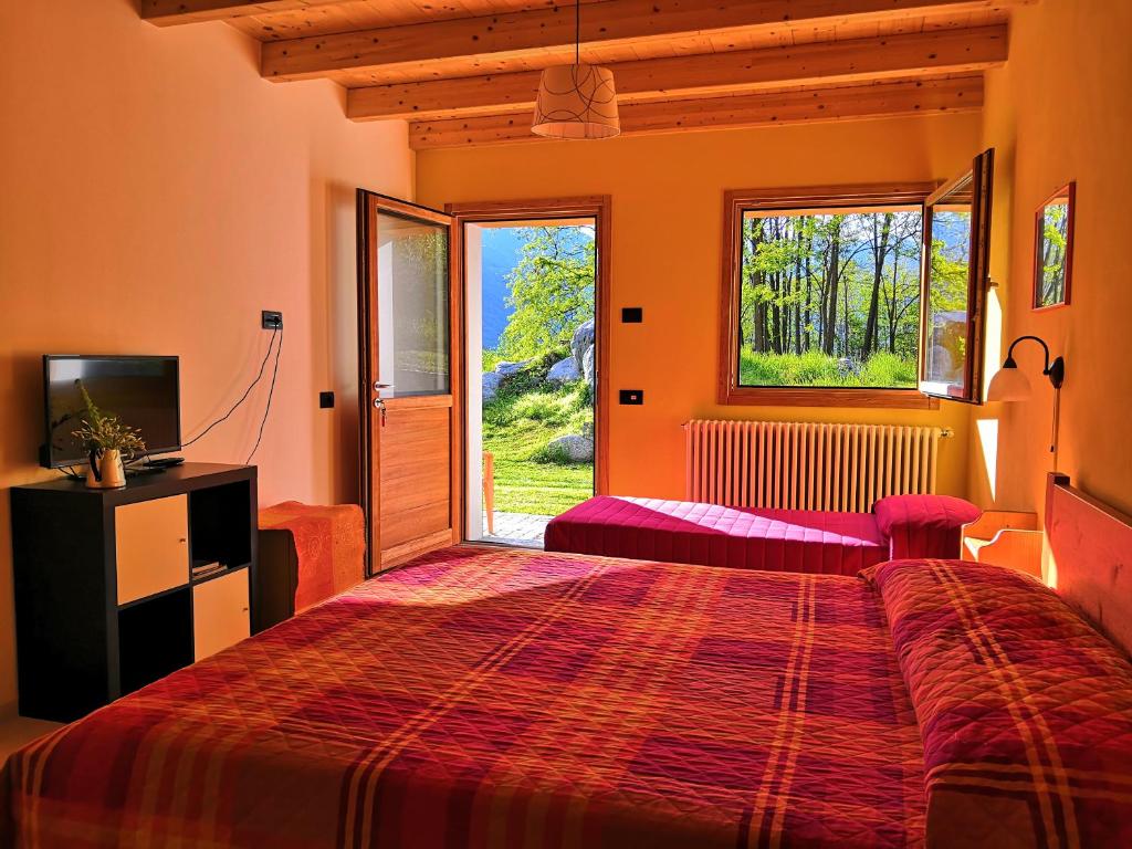 TV a/nebo společenská místnost v ubytování Agriturismo Val Codera