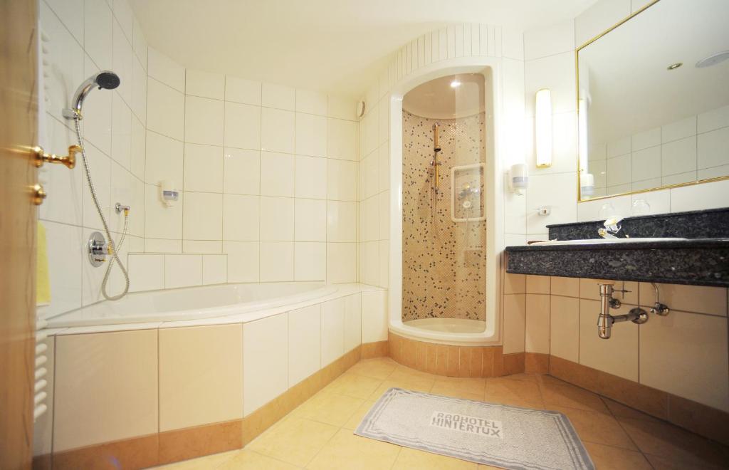 Bilik mandi di Thermal-Badhotel Kirchler