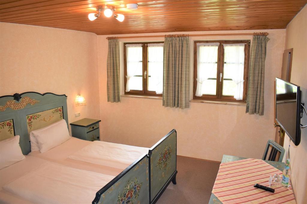 Postel nebo postele na pokoji v ubytování Gasthof Lamprecht