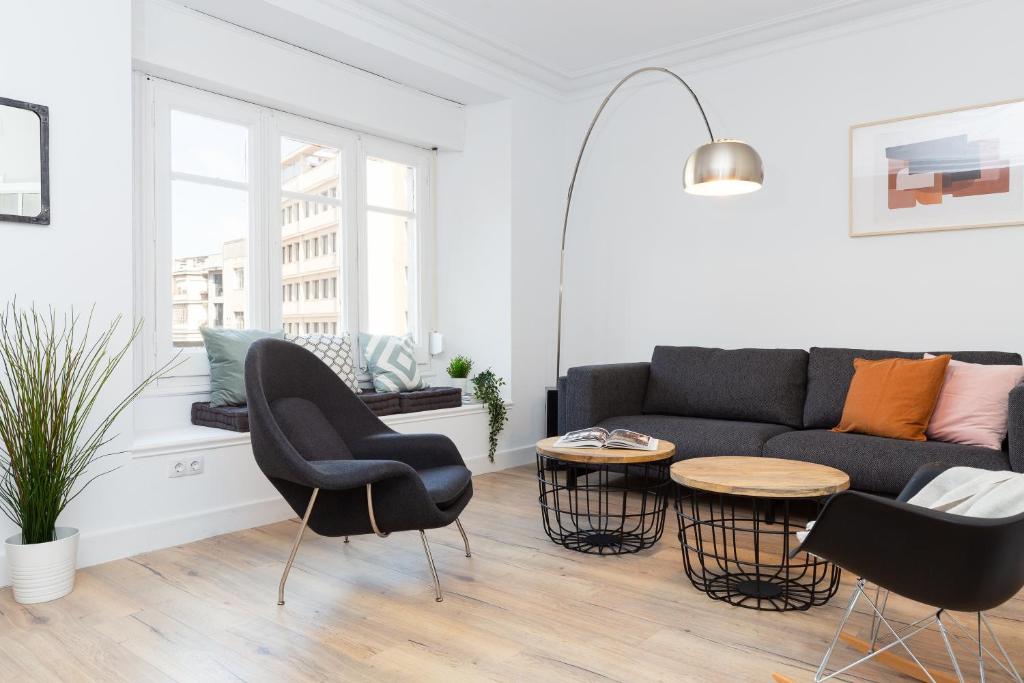 a living room with a couch and chairs and a table at Casa Cosi - Eixample 5 in Barcelona