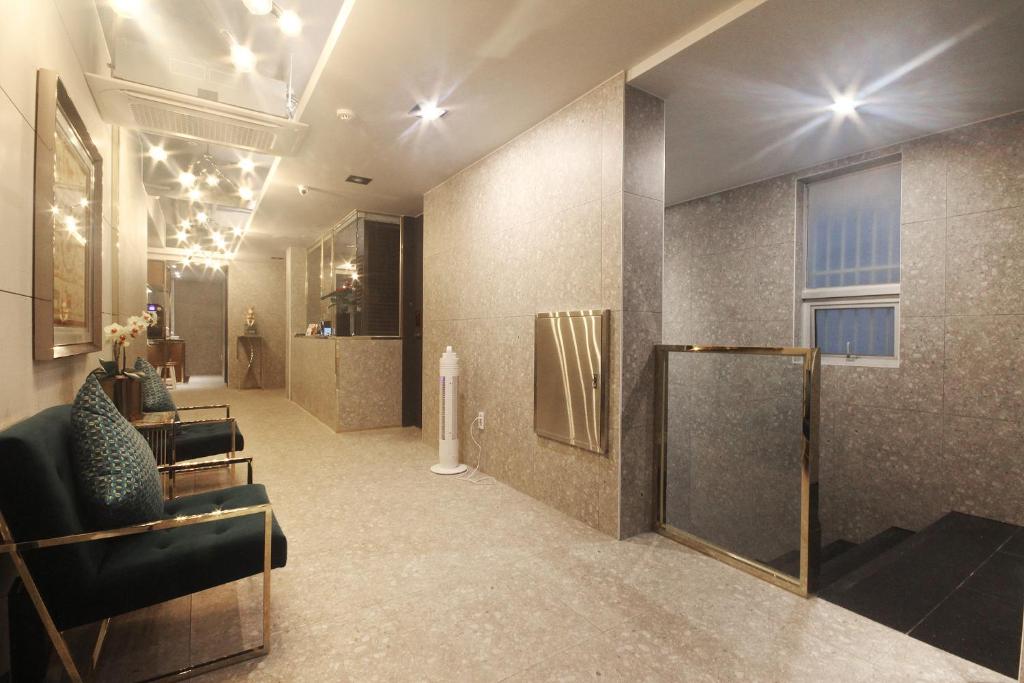 Brown Dot Hotel Seomyeonにあるシーティングエリア