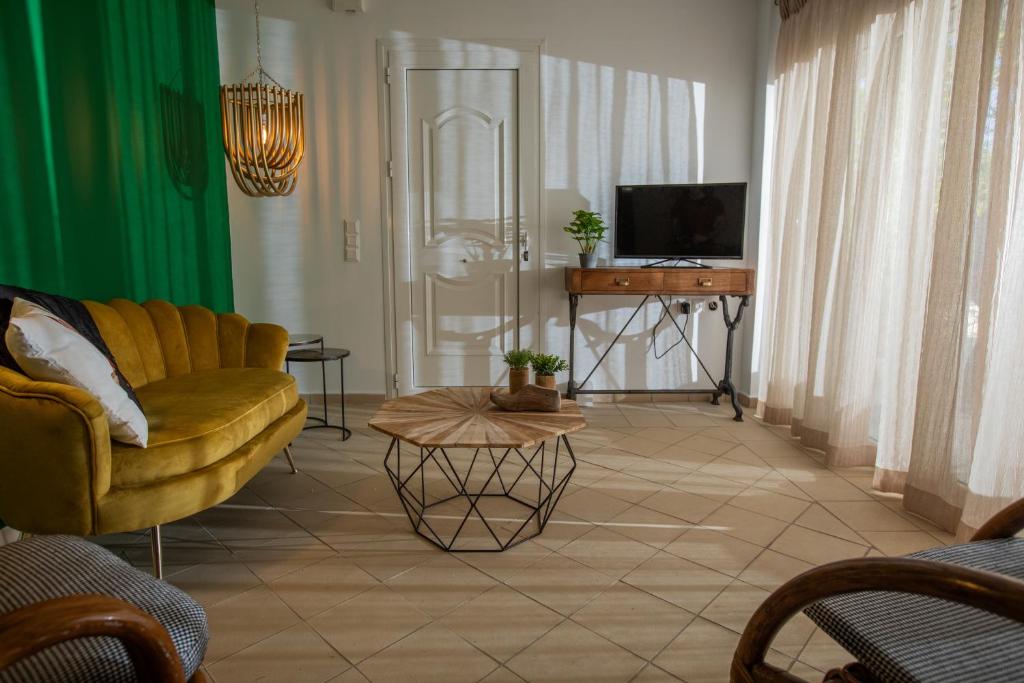A television and/or entertainment centre at Villa Serenity