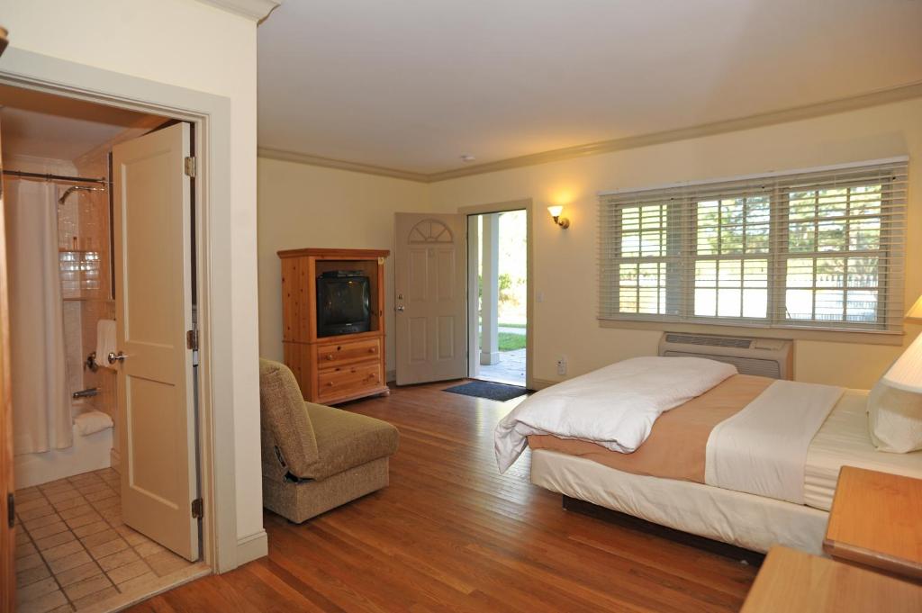 Postel nebo postele na pokoji v ubytování Southampton Long Island Hotel