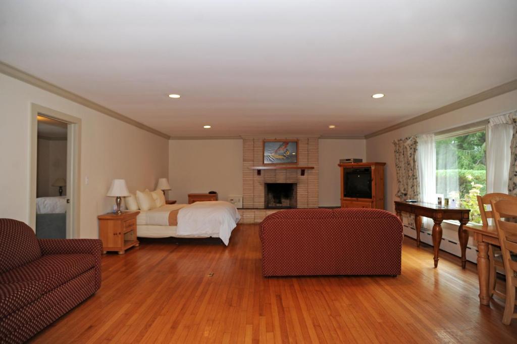 Kuchyň nebo kuchyňský kout v ubytování Southampton Long Island Hotel