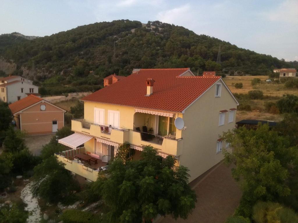 Výhľad na hory alebo výhľad na hory priamo z apartmánu
