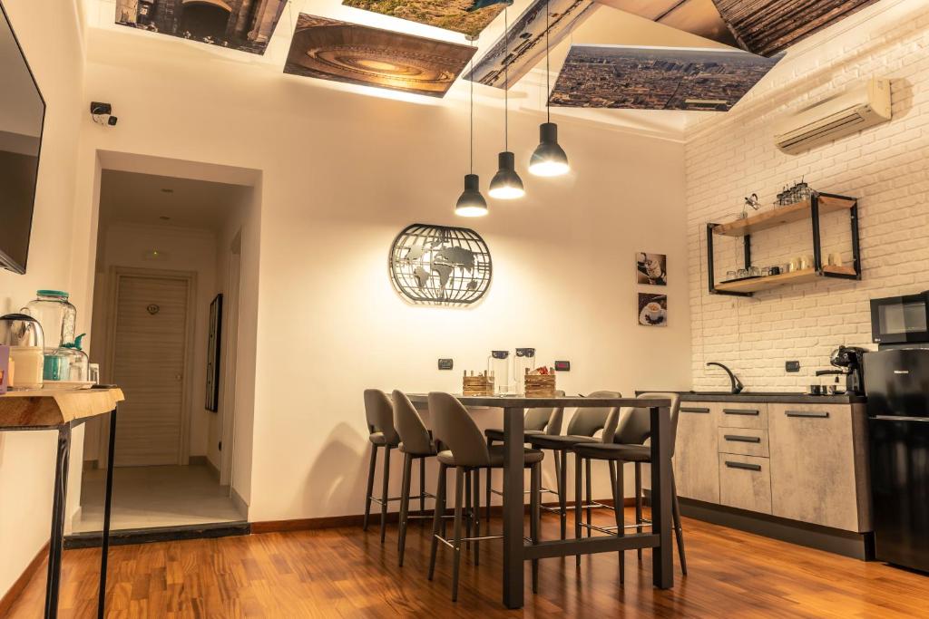 a kitchen and dining room with a table and chairs at Petrucci B&B in Naples