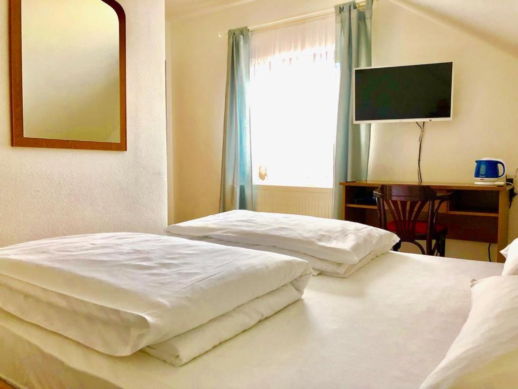 Hard Rock Rooms for two - Habitación Doble Con Baño Privado