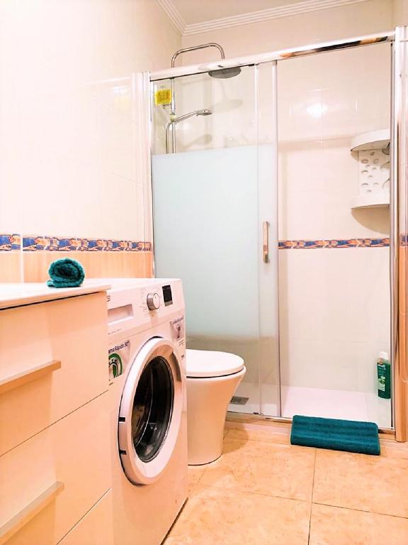 Zdjęcie z galerii obiektu Apartamento Sol y Mar 300m al Playa w mieście Torrevieja