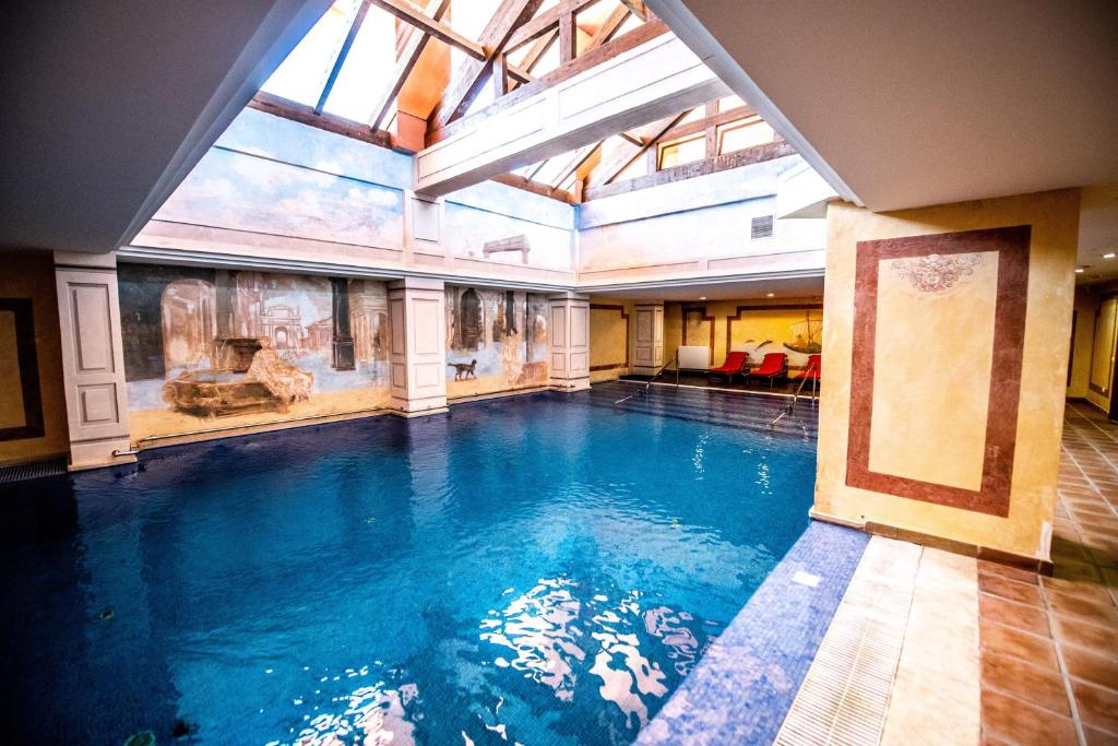 Bazén v ubytování Marina Luxury Apartment nebo v jeho okolí
