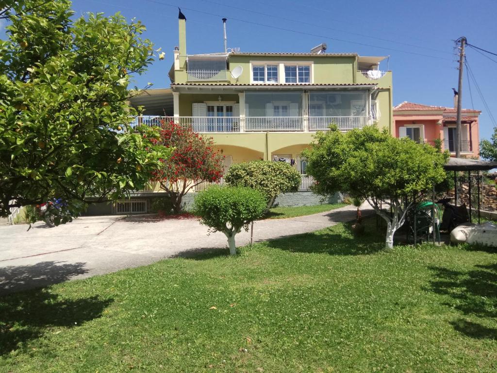 A garden outside SamisHouse