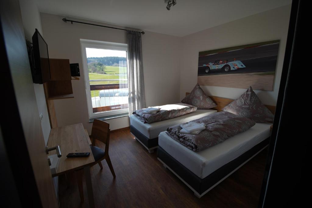 Postel nebo postele na pokoji v ubytování Nürburgring Aparts