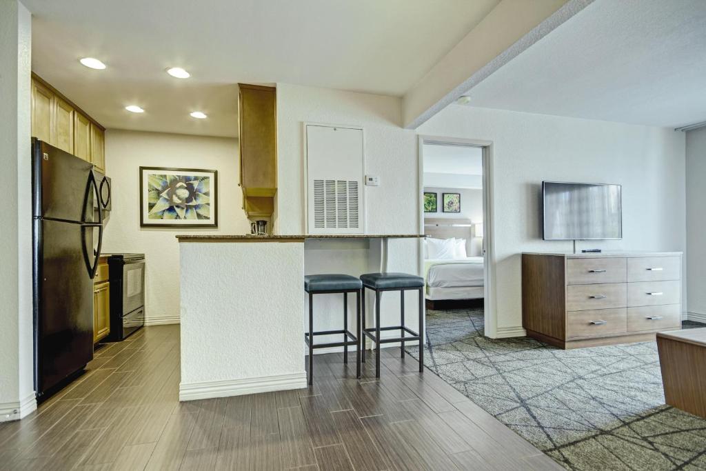 Desert Rose Resort - One-Bedroom Suite (No Resort Fees)