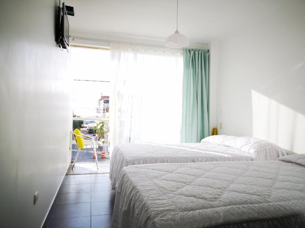 Tempat tidur dalam kamar di Coco Lodge Paracas