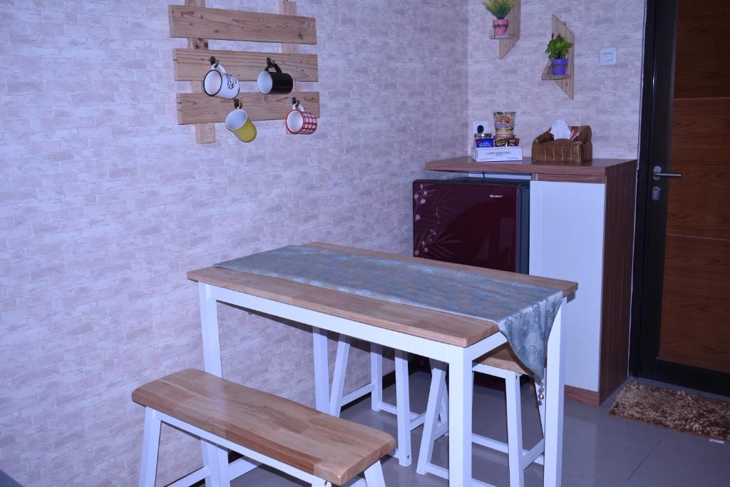 Gateway Pasteur 2BR tower depan Ruby 7 C的厨房或小厨房