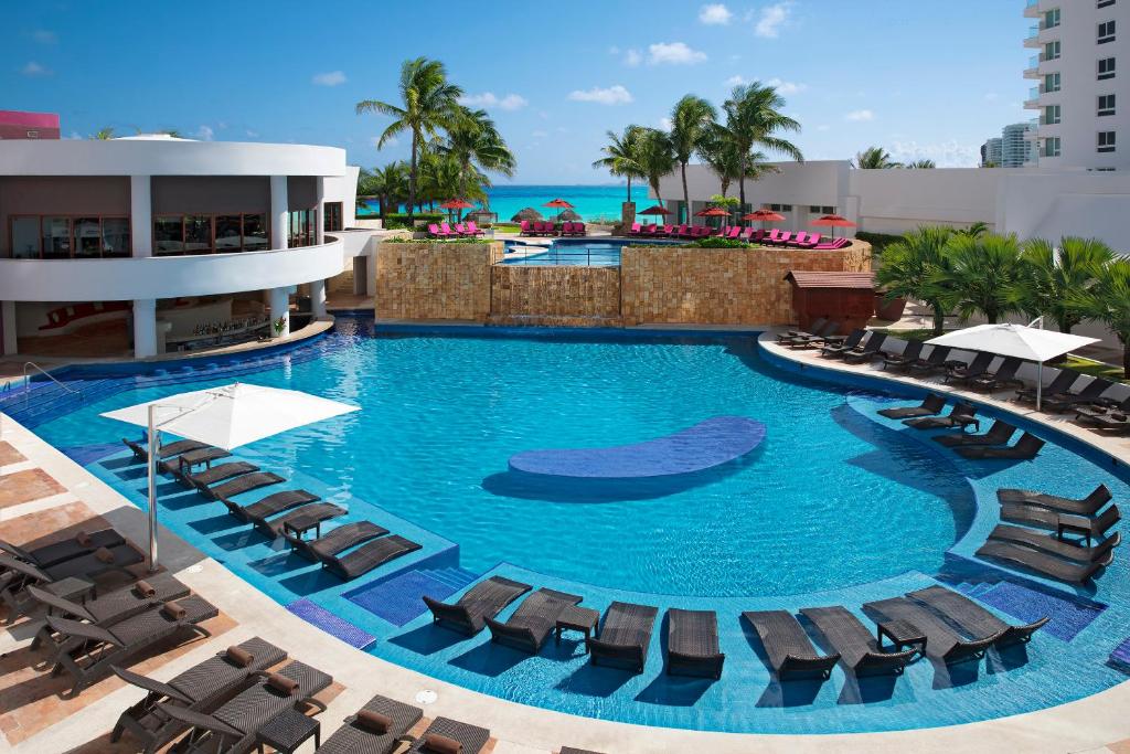 Bazén v ubytování Krystal Grand Cancun All Inclusive nebo v jeho okolí