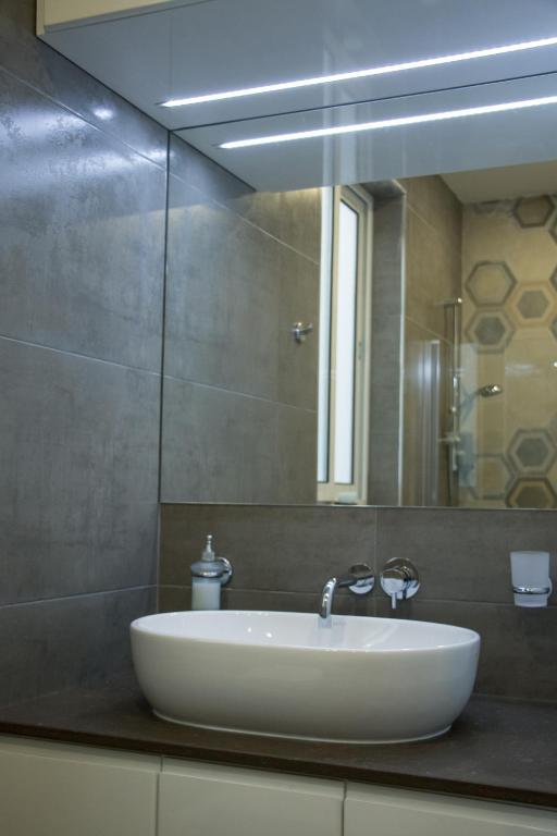 Koupelna v ubytování Sunshine Suites