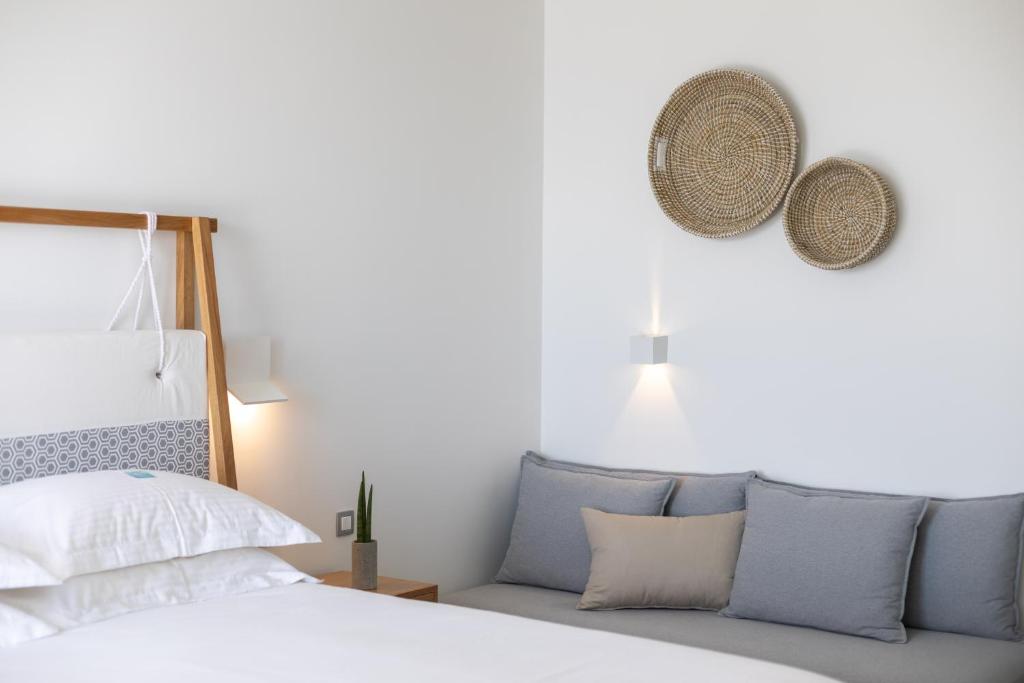 Postel nebo postele na pokoji v ubytování Messinian Icon Hotel & Suites