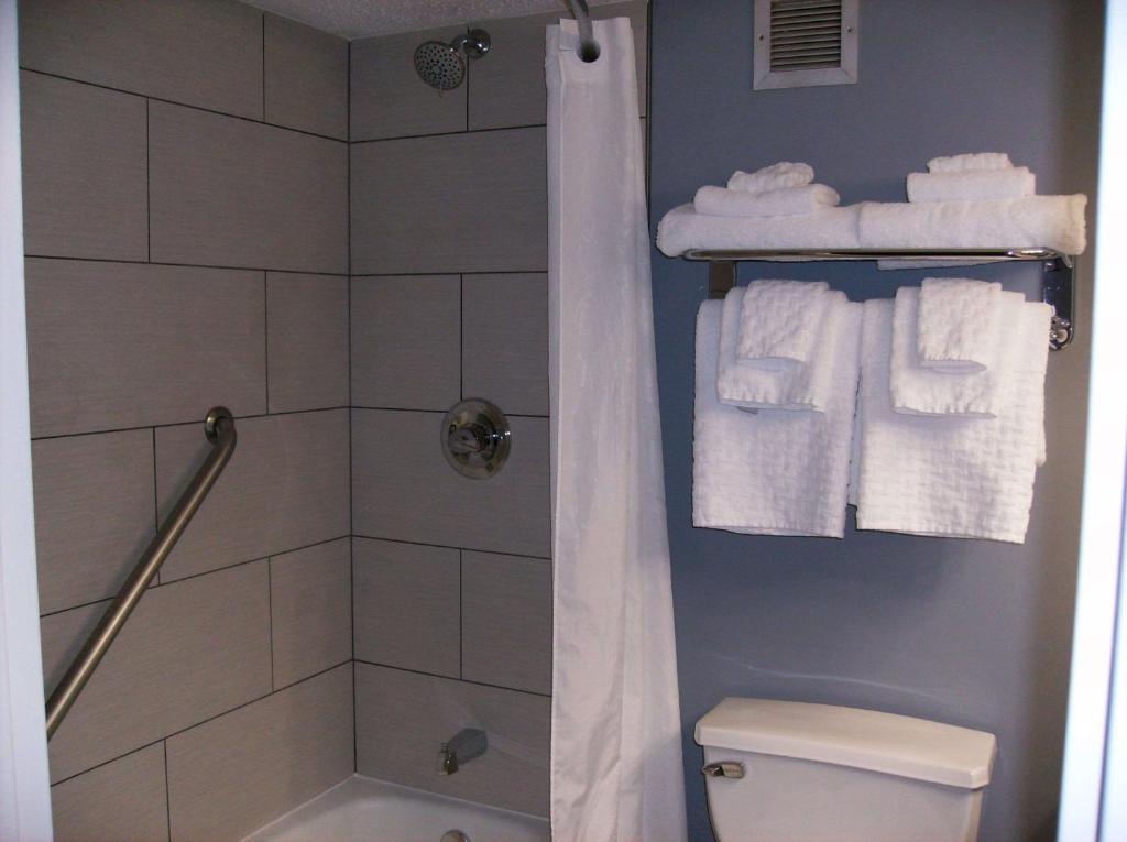Best Western Plus Bradford Inn - King Suite With Sofa Bed - Non-Smoking