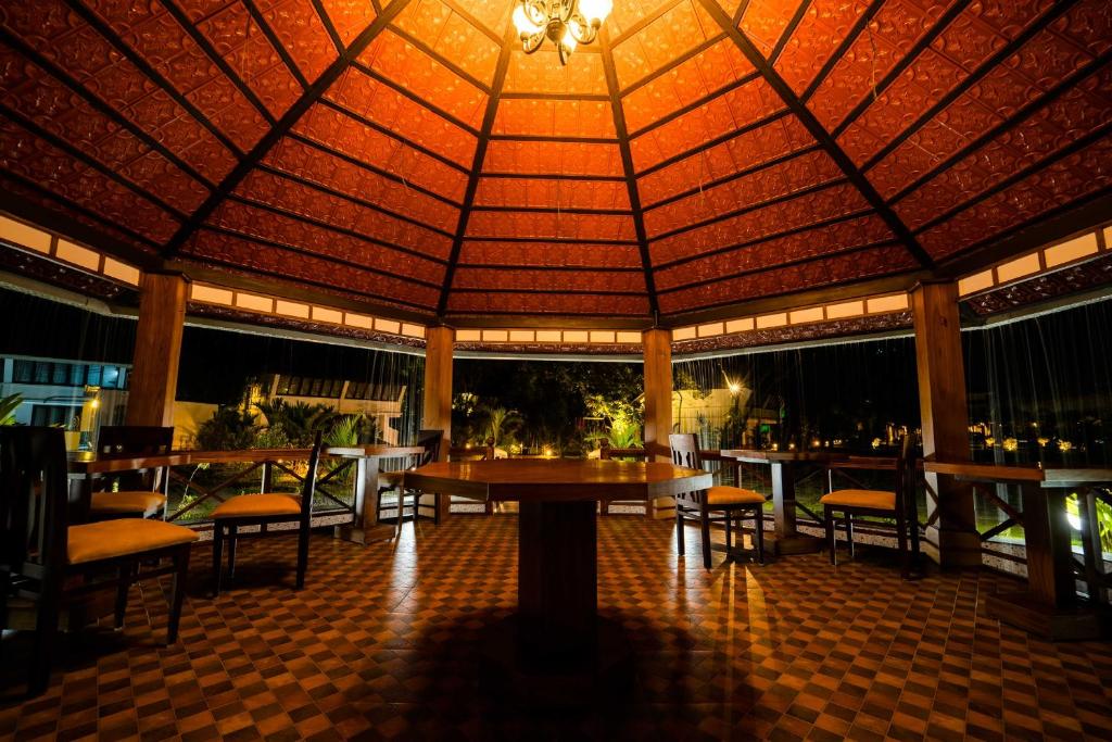 Restaurace v ubytování Nihara Resort and Spa Cochin
