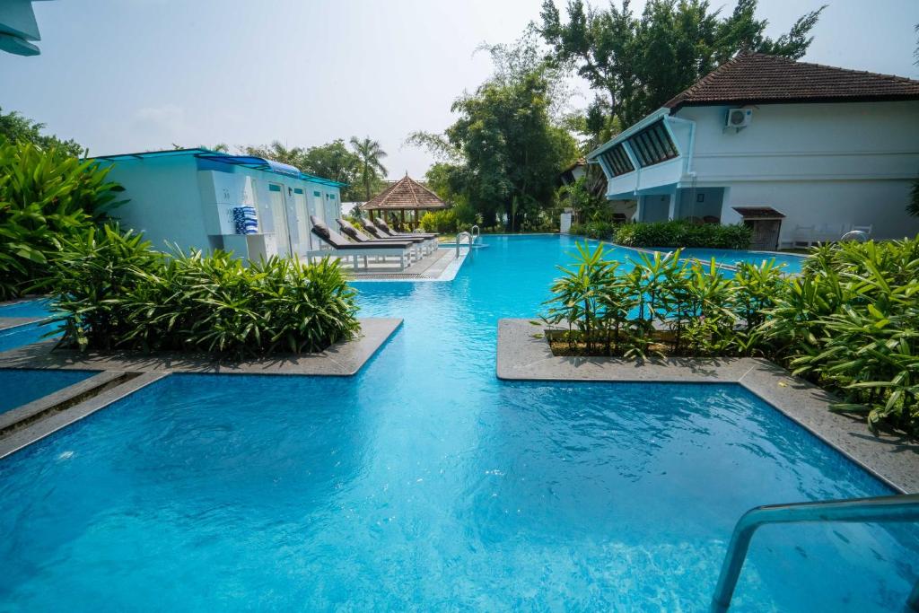 Πισίνα στο ή κοντά στο Nihara Resort and Spa Cochin