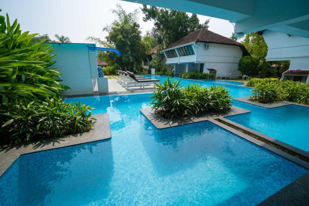 Bazén v ubytování Nihara Resort and Spa Cochin nebo v jeho okolí