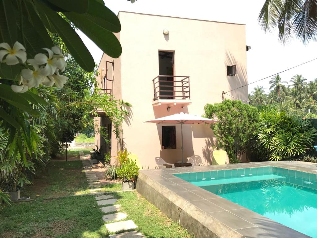 The swimming pool at or close to Sri Beach Bungalows And Villa