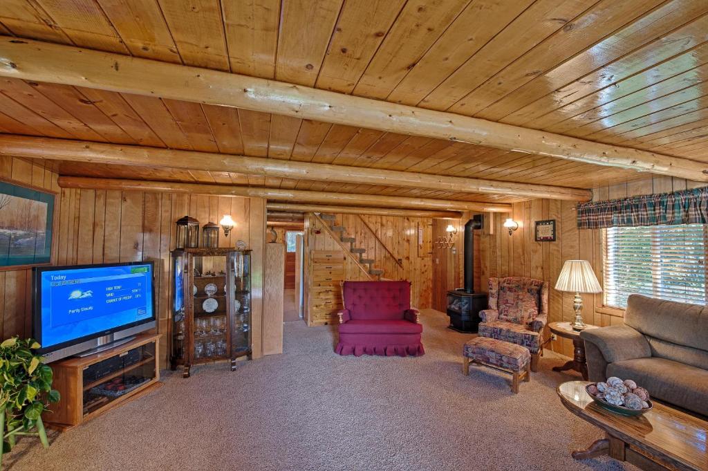 Grandma's Cabin Yellowstone Vacation Home, Island Park Updated 2024 Prices