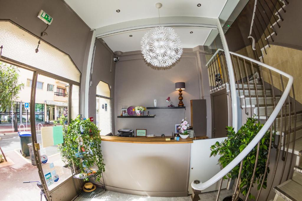 Fotografie z fotogalerie ubytování Hôtel Trianon v destinaci Juan-les-Pins