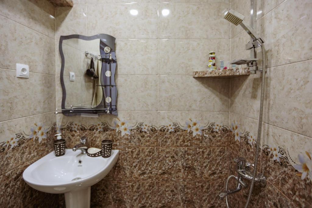 فضای داخلی N&N House در تفلیس - تصویر ۳