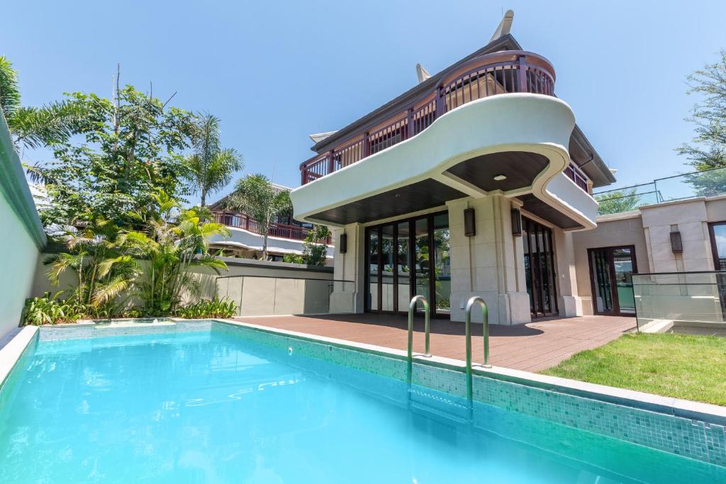 Swimmingpoolen hos eller tæt på HaitangBay Loosen Coast Resort Villas