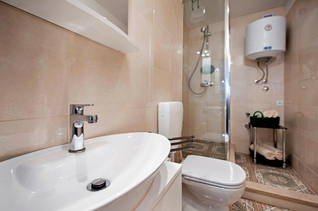 Łazienka w obiekcie Apartman Delfin
