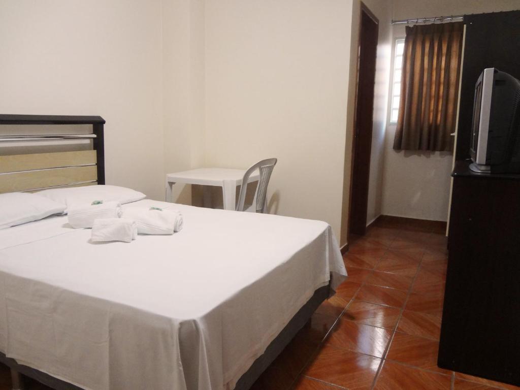 Postel nebo postele na pokoji v ubytování Pinheiros Hotel