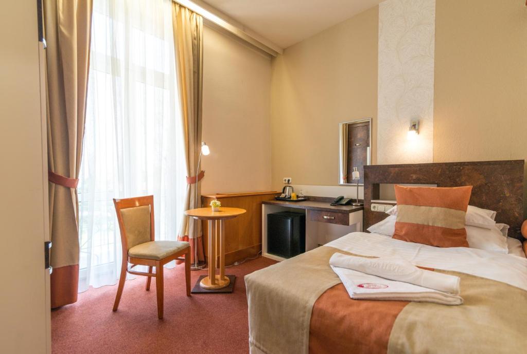 Łóżko lub łóżka w pokoju w obiekcie Hotel Spa Hévíz