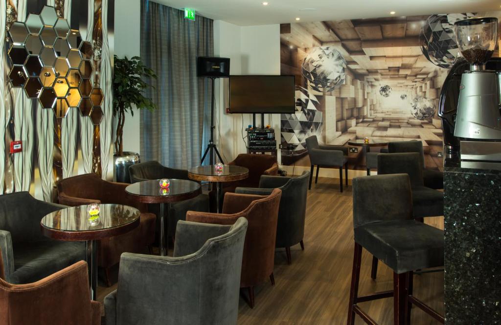The Park City Grand Plaza Kensington Hotel - Resim 24