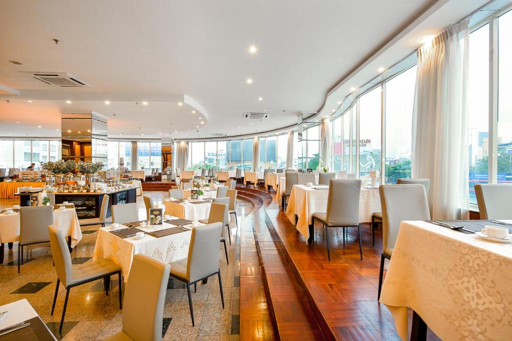 Restaurace v ubytování Muong Thanh Luxury Song Han Hotel