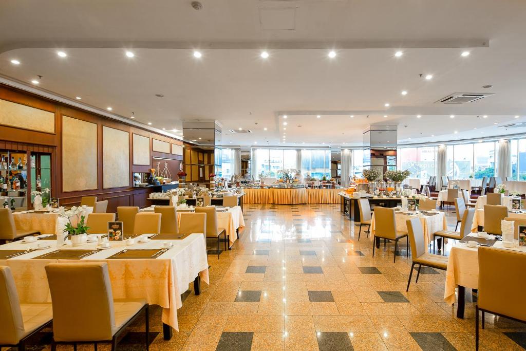 Restaurace v ubytování Muong Thanh Luxury Song Han Hotel